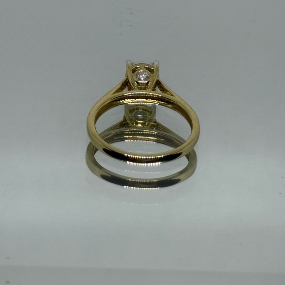10k Yellow Gold & 1/2 CT Diamond  Solitaire engagement Ring Weight 2.58g - Picture 3 of 3